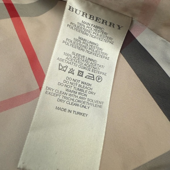 Burberry Brit Bowpark Raincoat in black - Picture 11 of 16